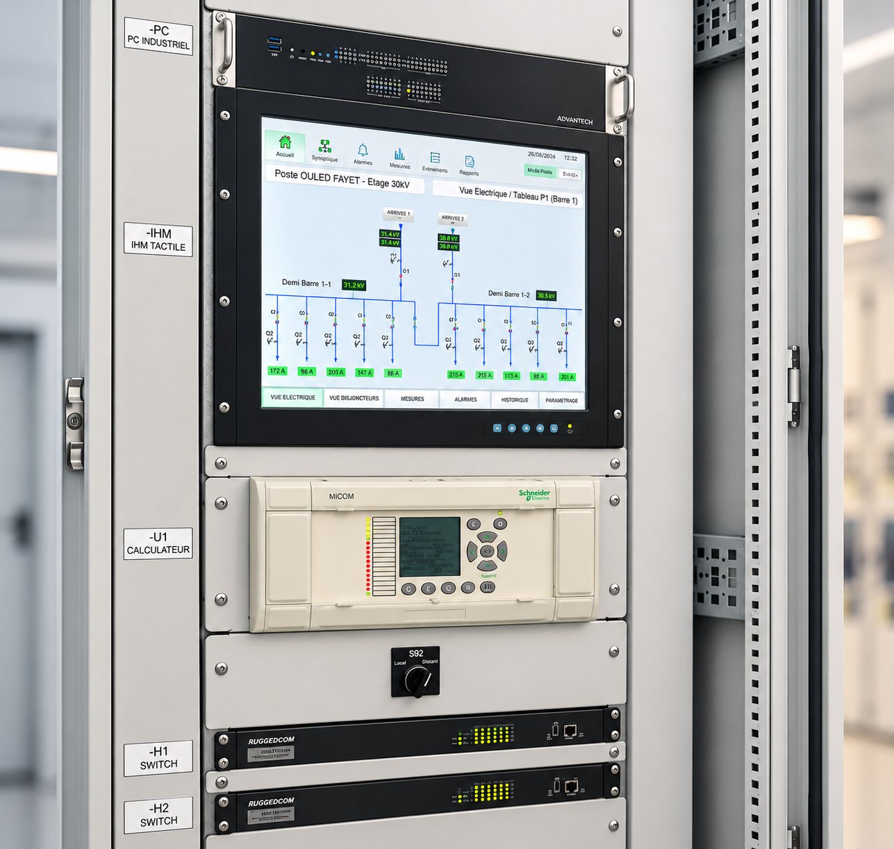 Armoire de contrôle-commande numérique avec IHM tactile, calculateur et switchs